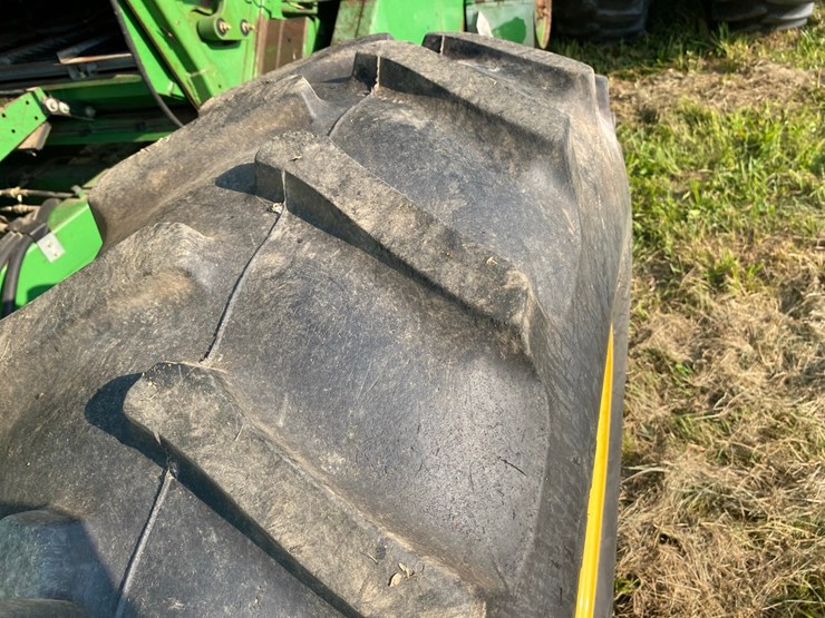 john-deere-9600-4x4-combine-image-96