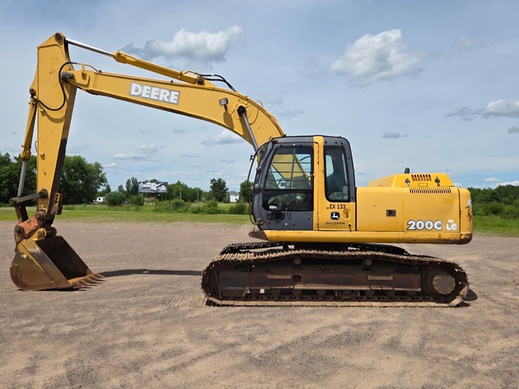 deere-200c-lc-image-3