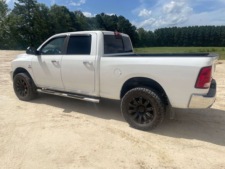 2013-dodge-2500-image-2