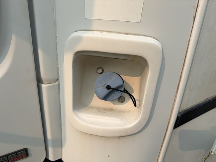 2012-freightliner-bus-image-14