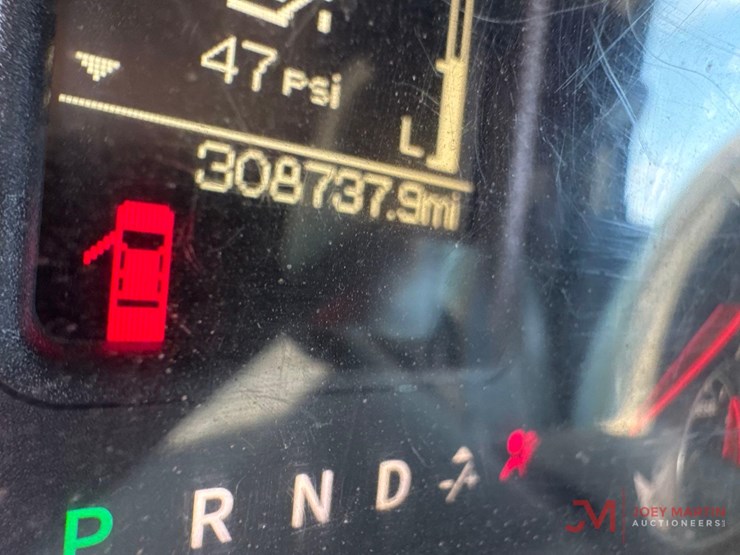2016-dodge-3500-image-23