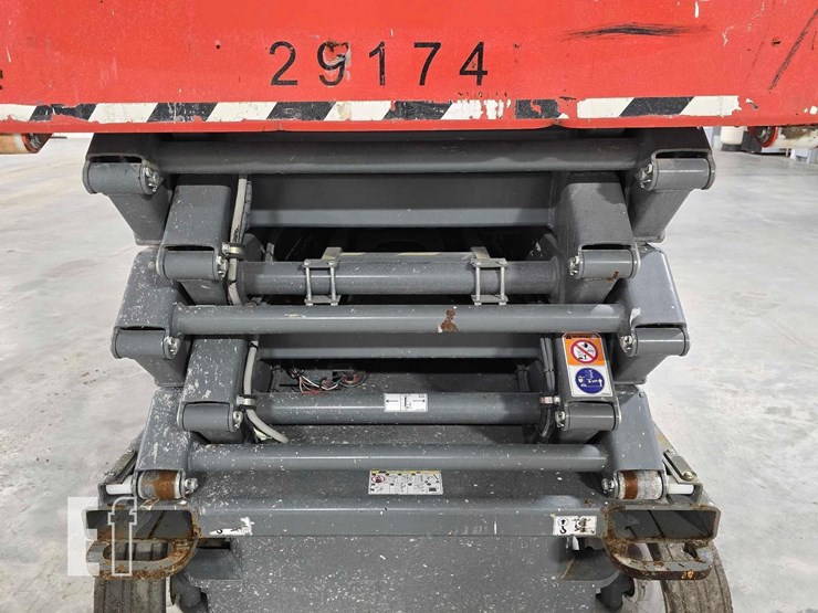 2020-skyjack-sj4732-image-13