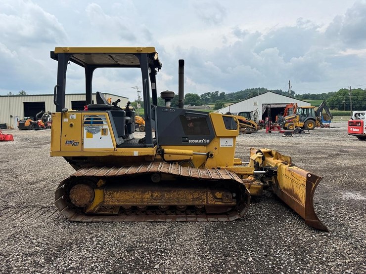 2004-komatsu-d31px-21-image-7