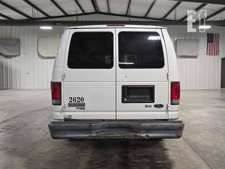 2013-ford-e250-image-8