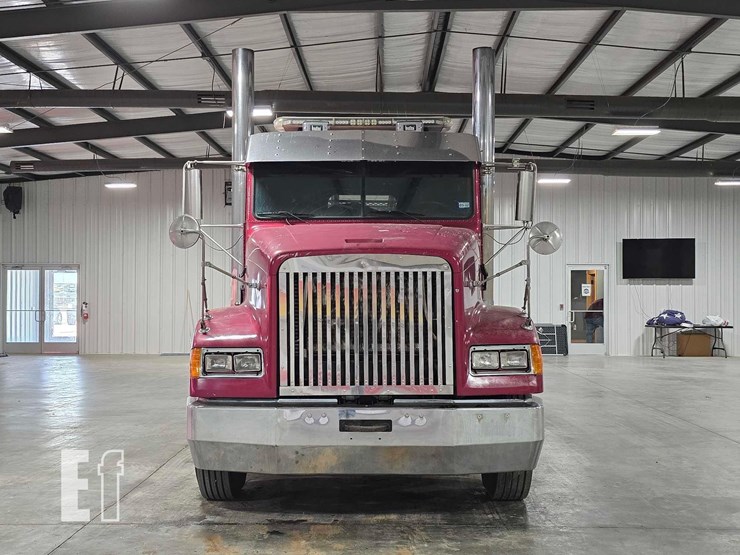 2001-freightliner-fld112-image-7