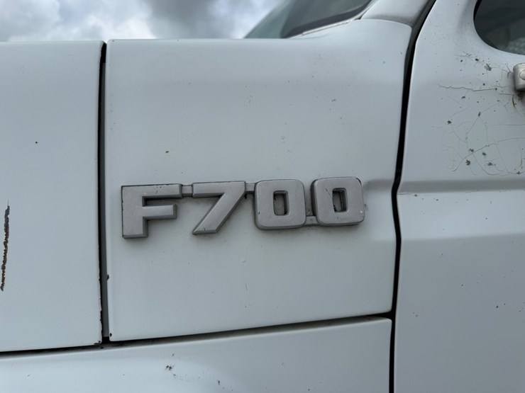 1989-ford-f700-image-33