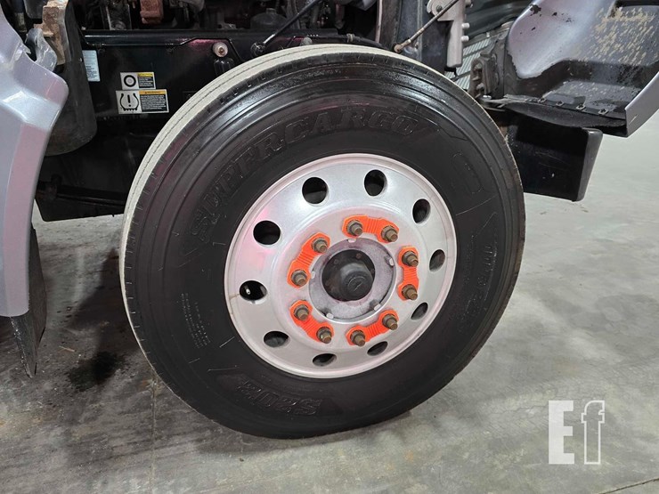 2019-peterbilt-567-image-28