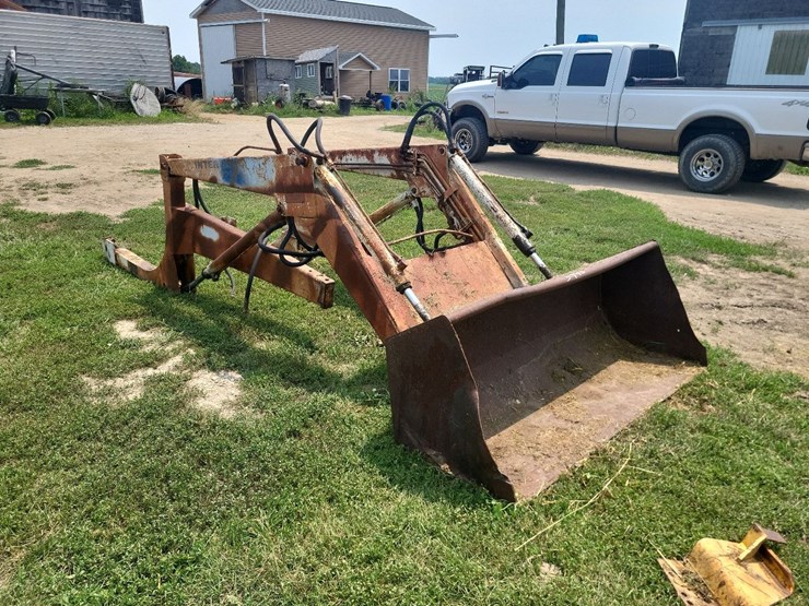 international-2000-loader-w/66"-bucket-and-mounting-brackets-image-7