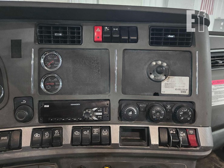 2015-kenworth-t680-image-13