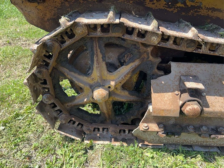 caterpillar-twenty-two-image-24