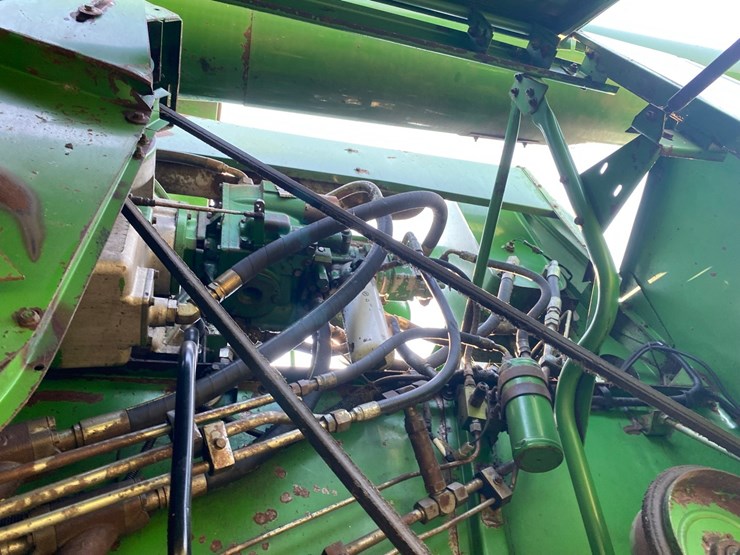 john-deere-9600-4x4-combine-image-40