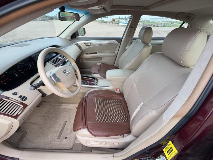 2005-toyota-avalon-sedan-image-10