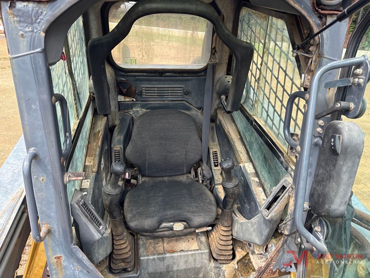 2011-deere-333d-image-14