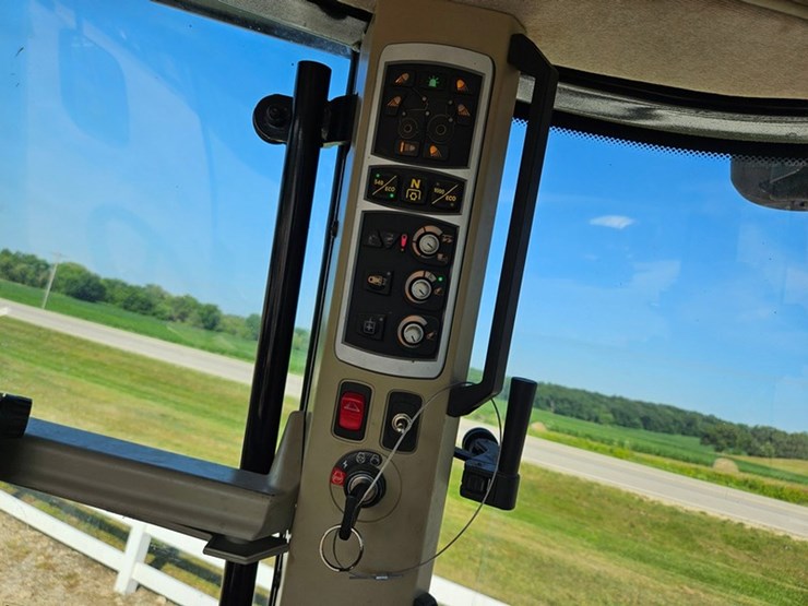 massey-ferguson-7624-image-53