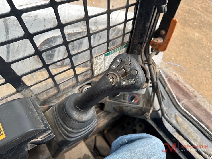 2014-bobcat-t750-image-16