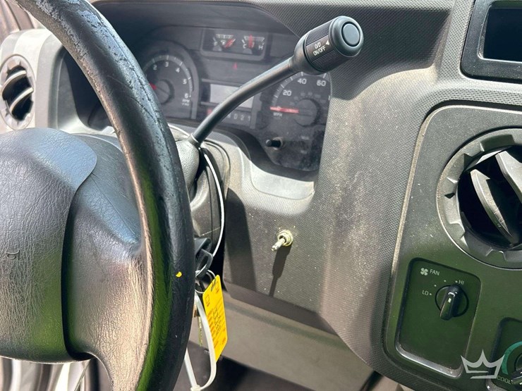 2011-ford-cargo-image-14
