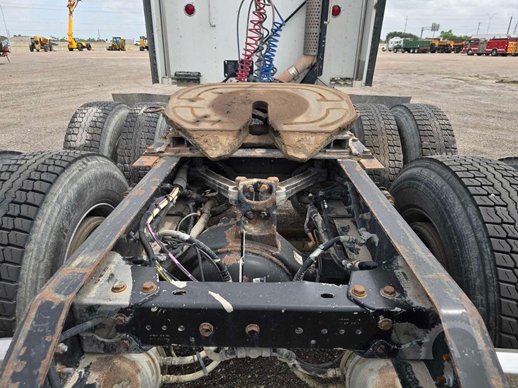 2009-kenworth-t660-image-18