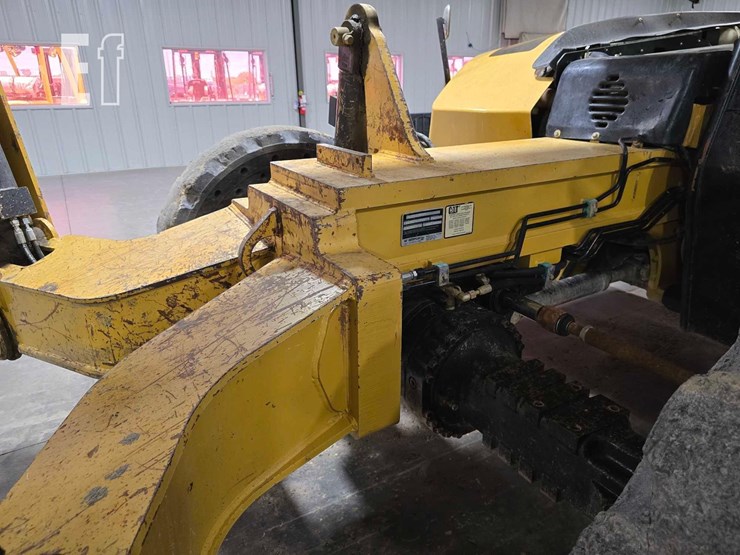 2013-caterpillar-tl1055c-image-25
