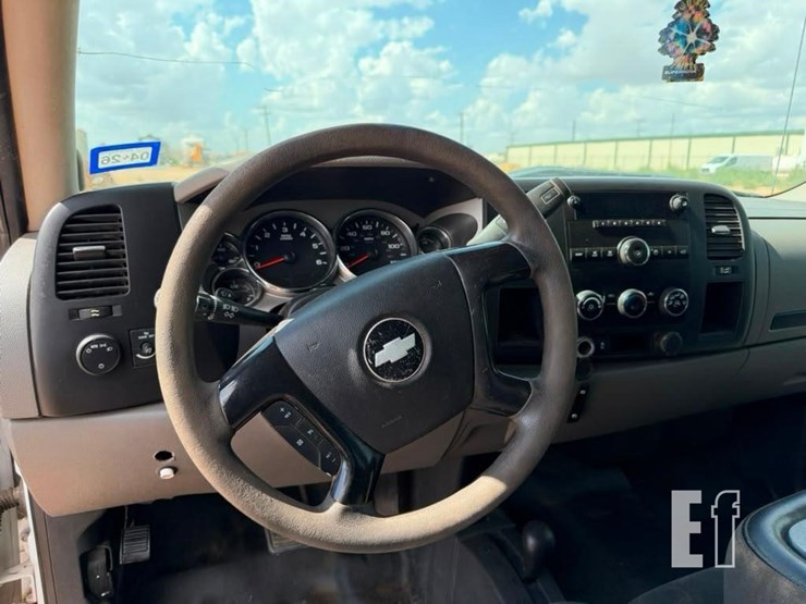 2013-chevrolet-silverado-2500hd-image-14