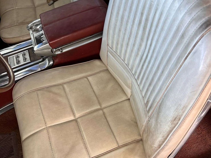 1966-ford-thunderbird-image-31