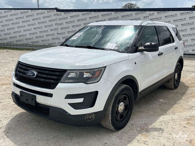 2016-ford-explorer-image-1