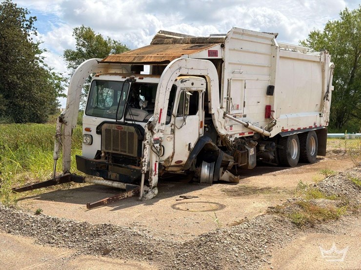 2020-peterbilt-520-heil-28yd-front-loader-garbage-truck-image-1