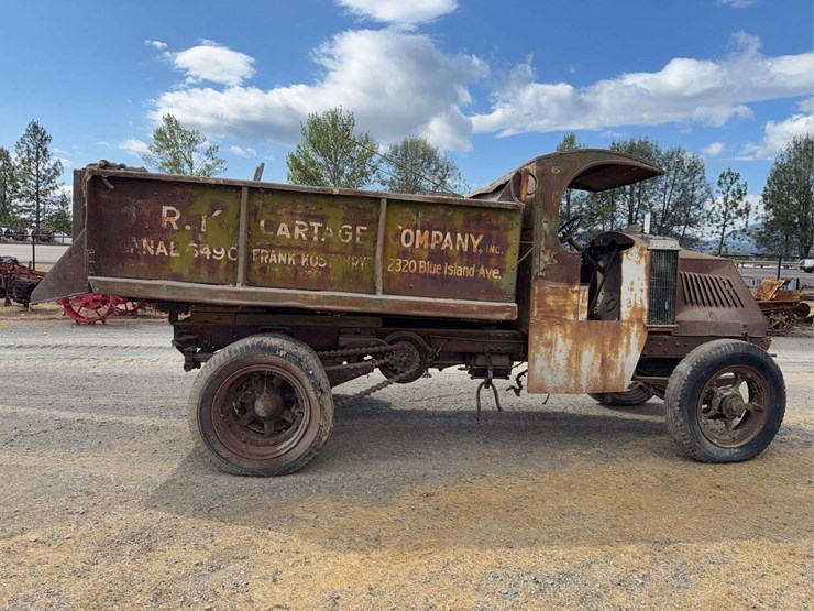 mack-c-cab-dump-truck-image-6