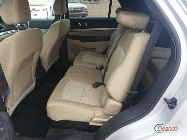 2017-ford-explorer-image-9