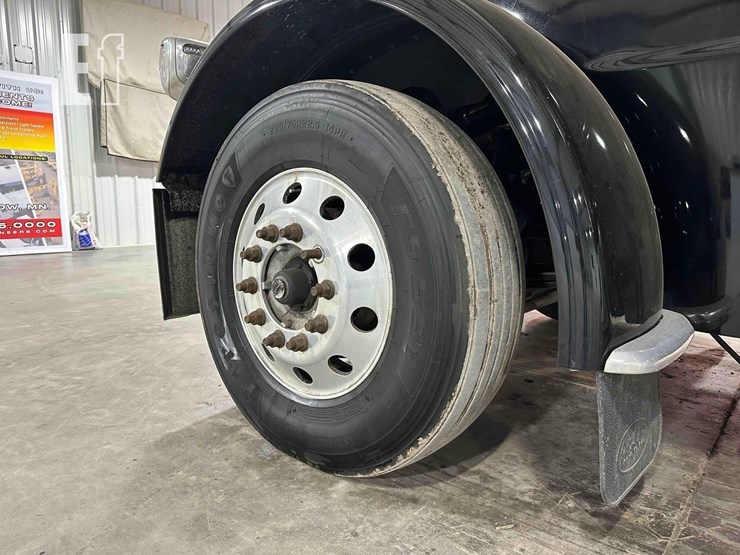 2017-peterbilt-389-image-29