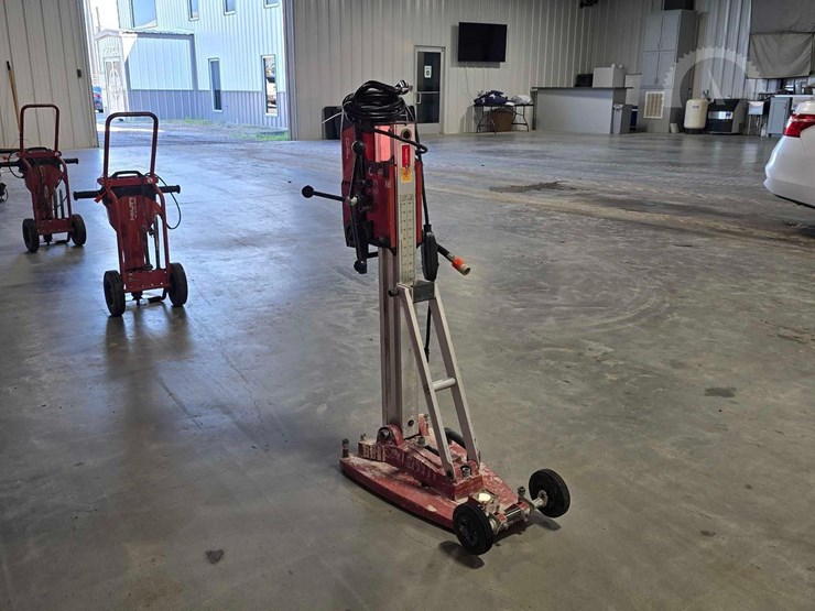 hilti-dd-250-e-core-drill-rig-image-4