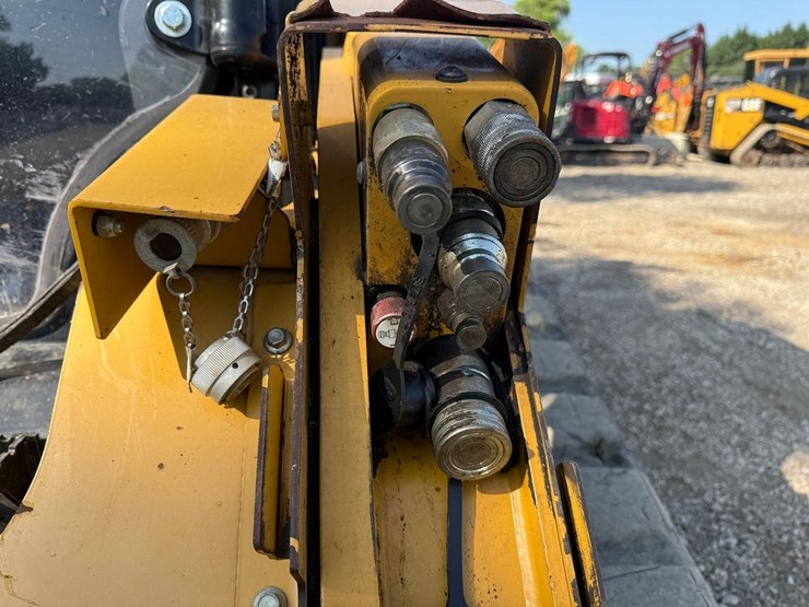2022-caterpillar-299d3-xe-image-11