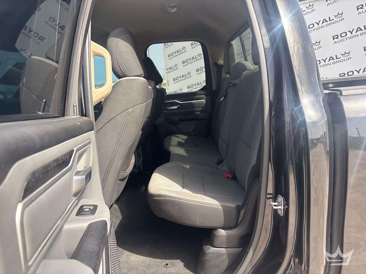 2020-dodge-1500-image-21