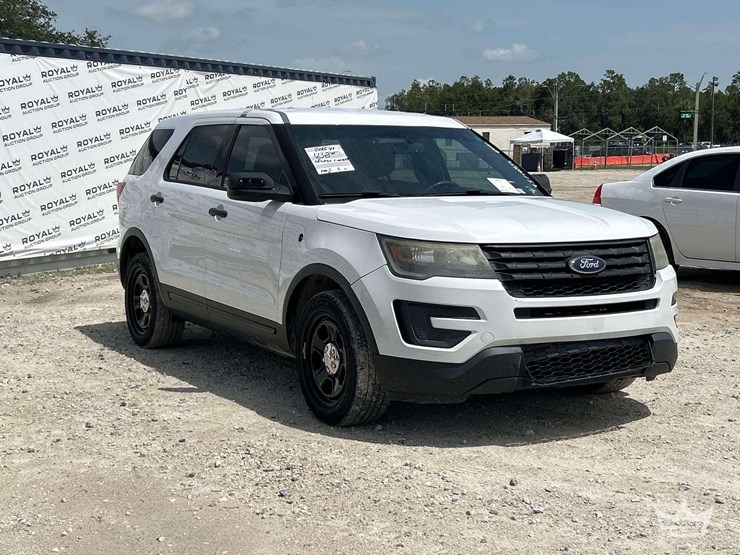 2016-ford-explorer-image-2