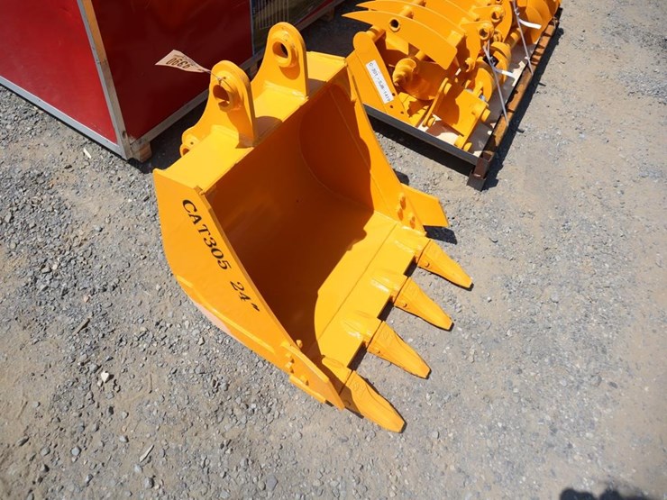 caterpillar-305-image-1