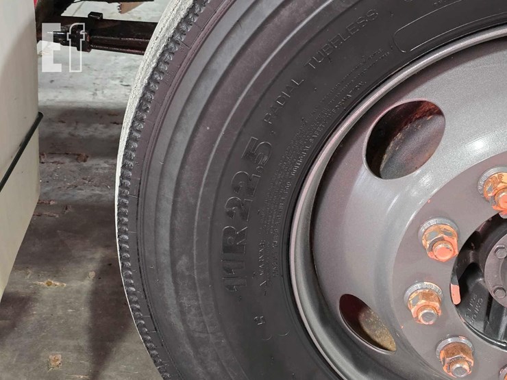2005-kenworth-t800-image-33