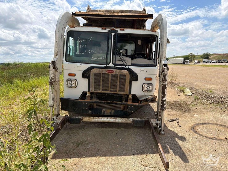 2020-peterbilt-520-heil-28yd-front-loader-garbage-truck-image-3