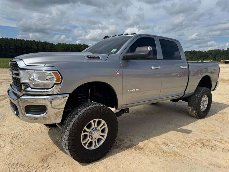 2019-dodge-2500-image-1