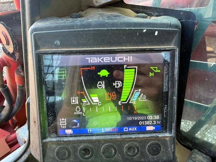 2017-takeuchi-tl12v2-image-21