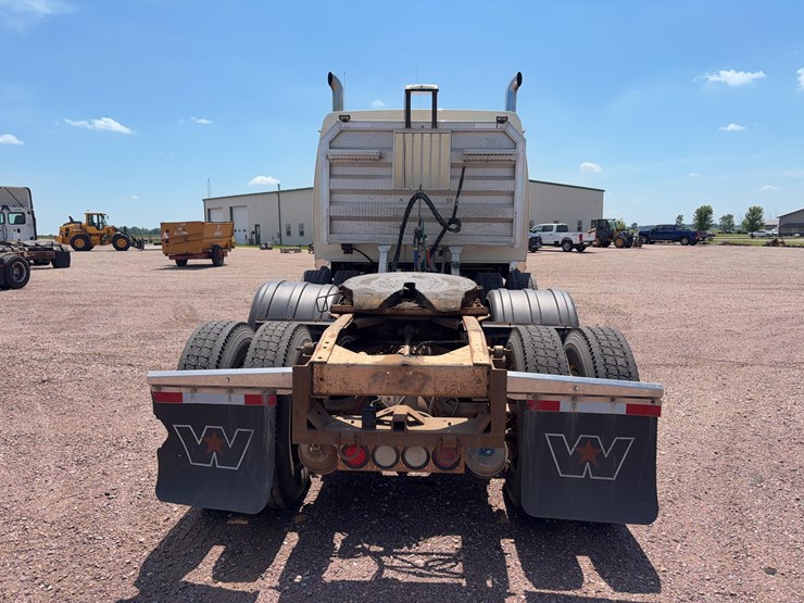 2011-western-star-4900fa-image-6