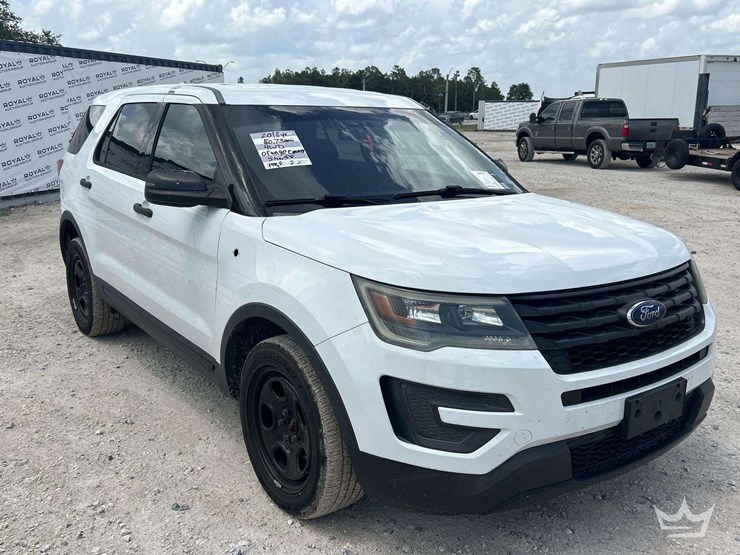 2016-ford-explorer-image-2