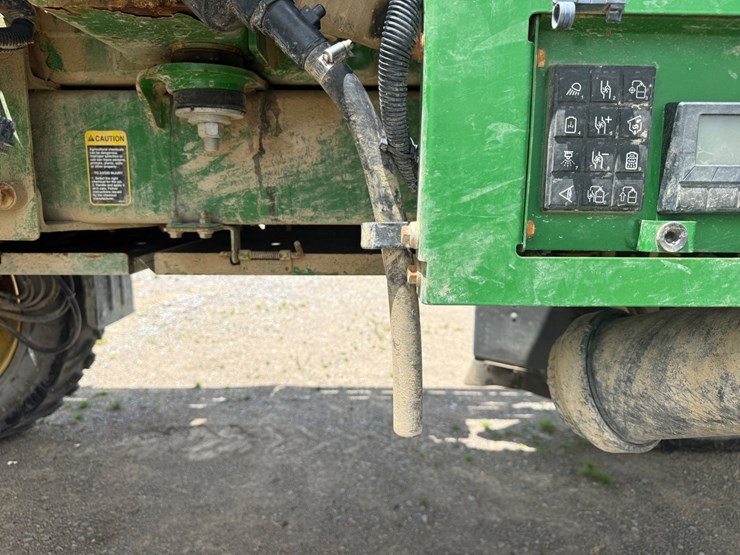 2016-john-deere-r4038-image-12