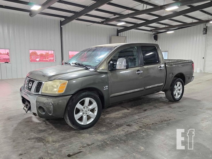 2004-nissan-titan-image-1