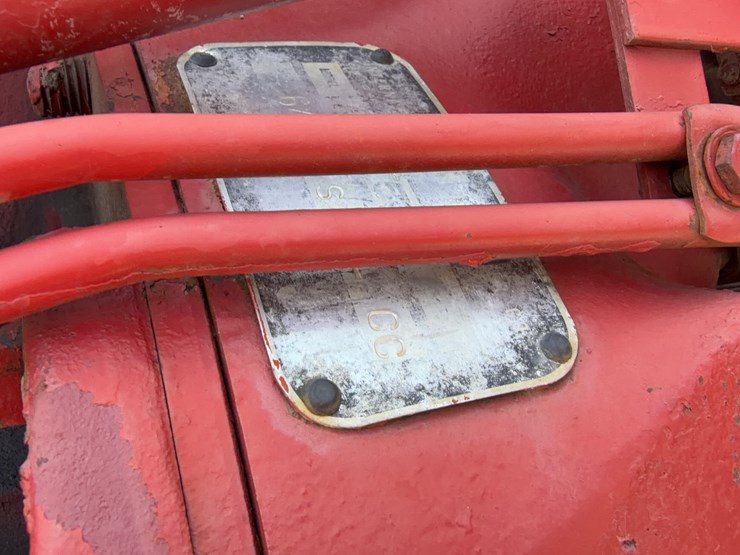 farmall-560-tractor-image-25