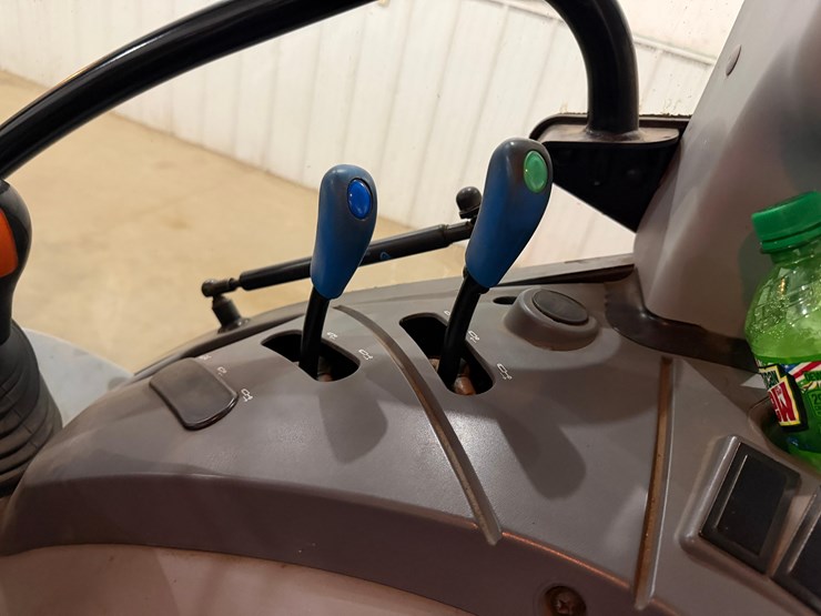 new-holland-t4.75-image-16