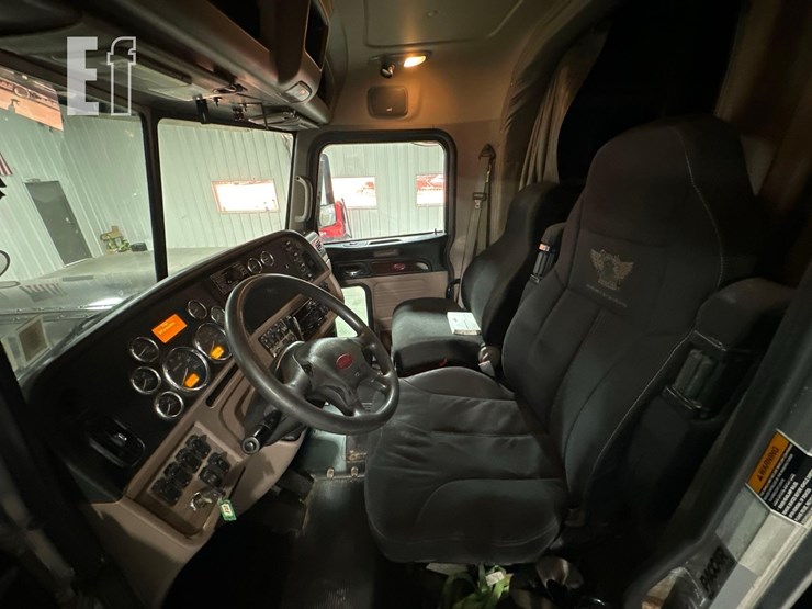 2017-peterbilt-389-image-12