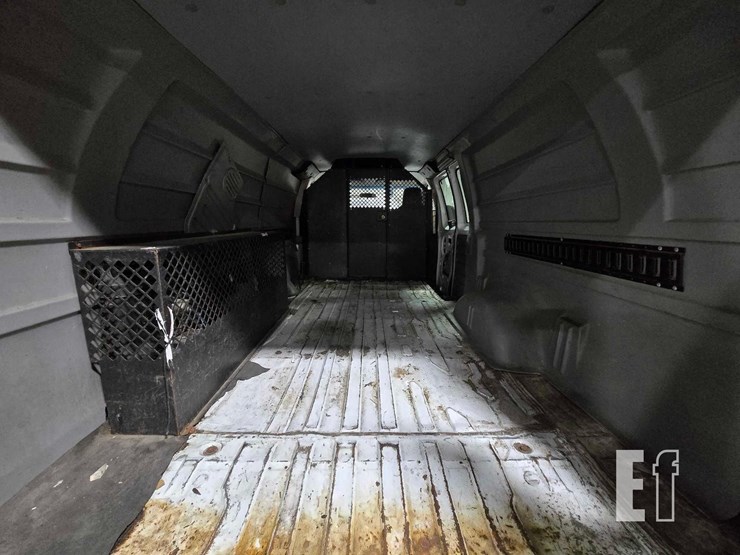 2013-ford-e250-image-16