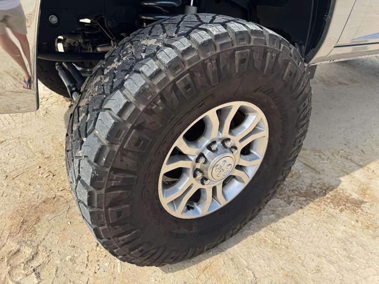 2019-dodge-2500-image-24