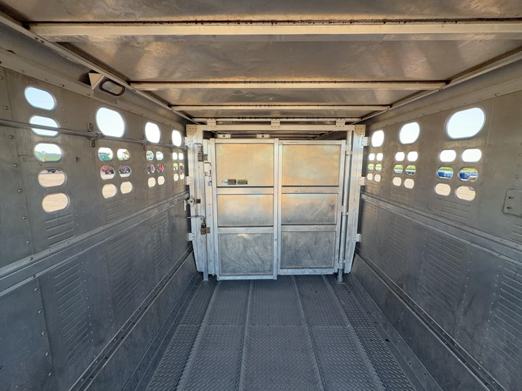 2009-wilson-livestock-trailer-image-20