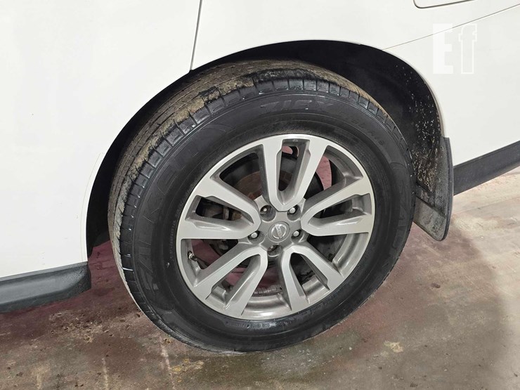 2013-nissan-pathfinder-image-21