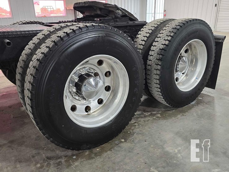 2009-kenworth-w900-image-26